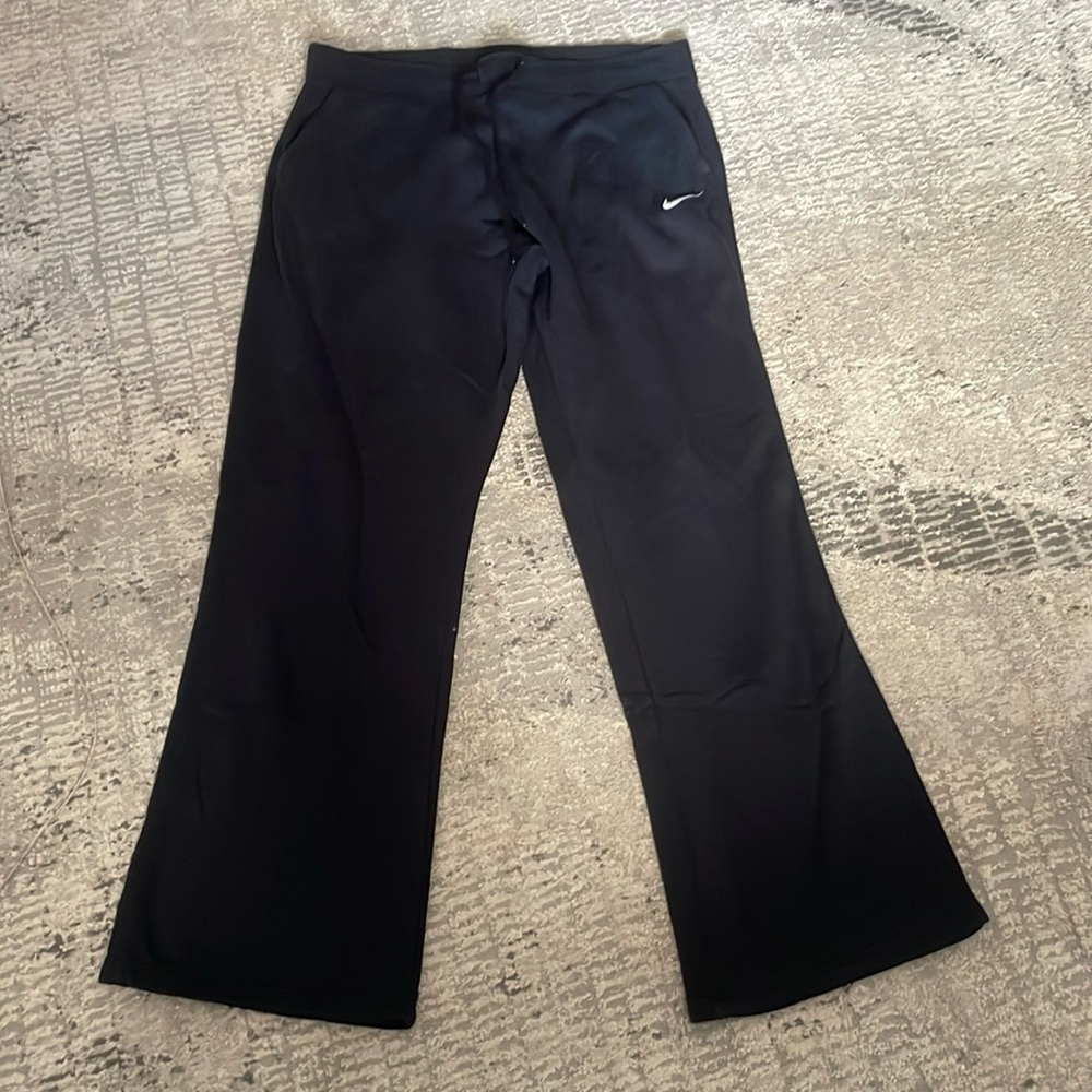 Women’s Nike athletic flare leg athletic pants with elastic drawstring waist L